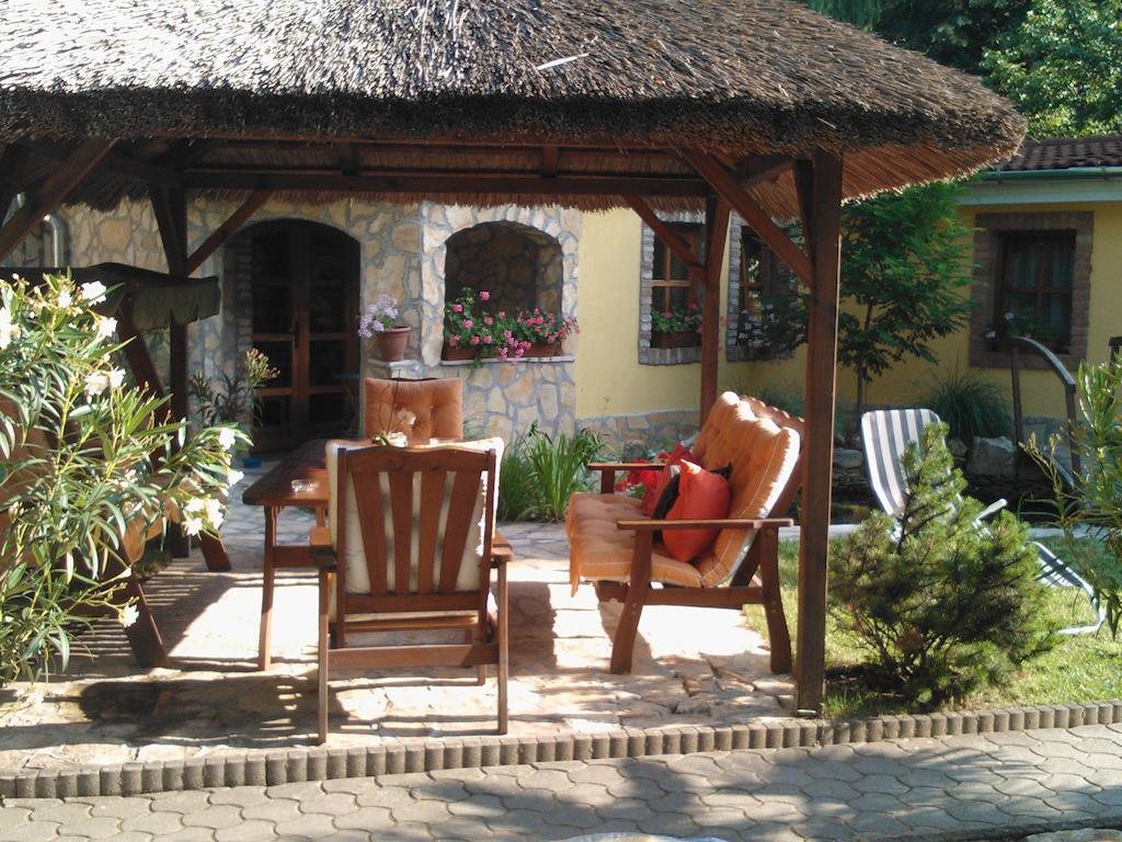 Mediterran Apartmanhaz Szantod Luaran gambar