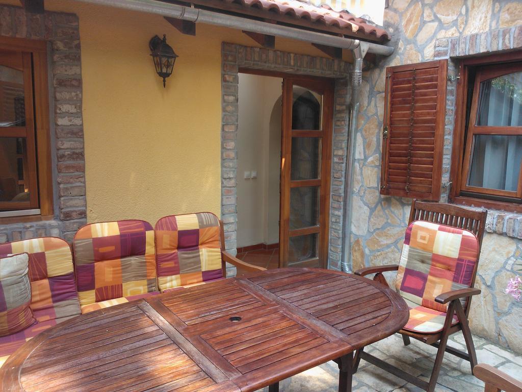 Mediterran Apartmanhaz Szantod Luaran gambar