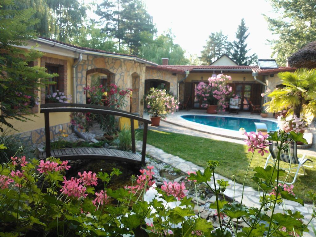 Mediterran Apartmanhaz Szantod Luaran gambar